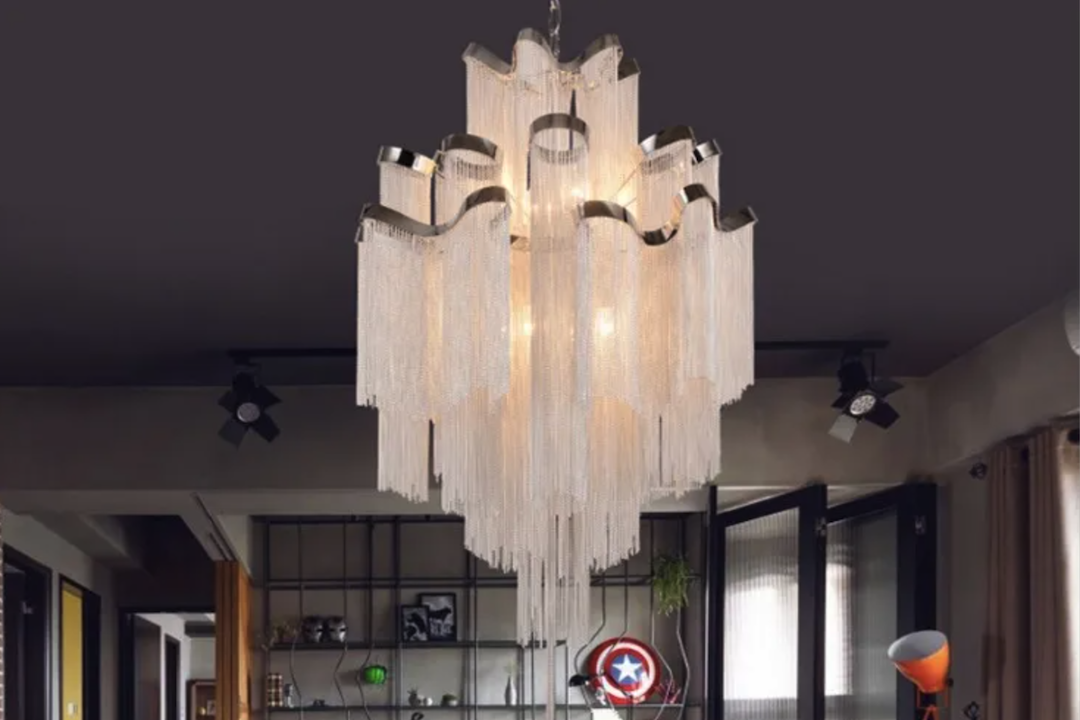 Modern Elegance: Chain Chandelier Adds Glamour to Hotel Lobby