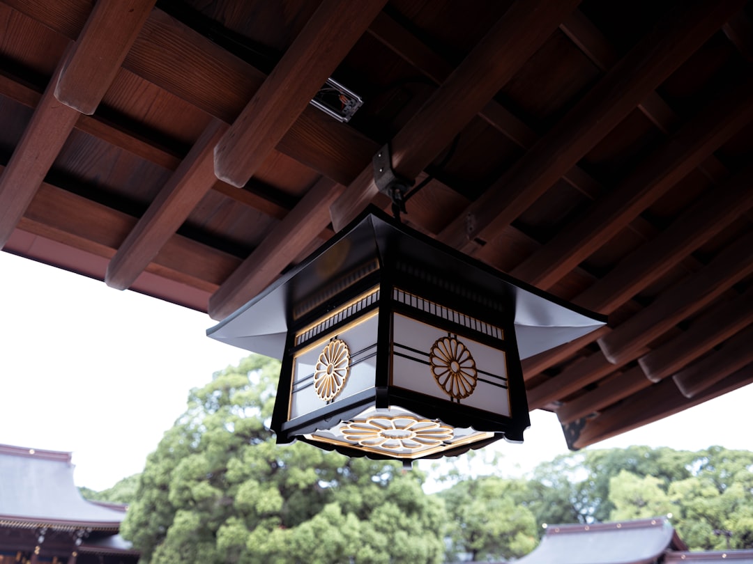 Retro Japanese Ceiling Lamp: A Timeless Lighting Fixture