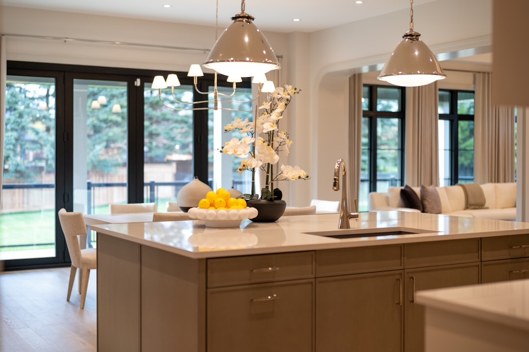 Modern Glass Pendant Lights: Stylish Interior Illumination